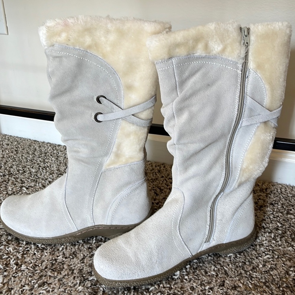 Good condition  very small stain as it appears in the photo 9 1/2 M